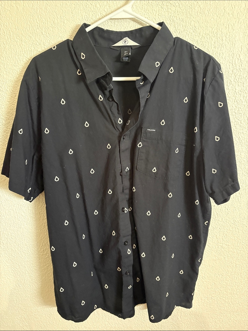 Volcano Black Short-Sleeve Button-Up Shirt with Subtle White Teardrop Print